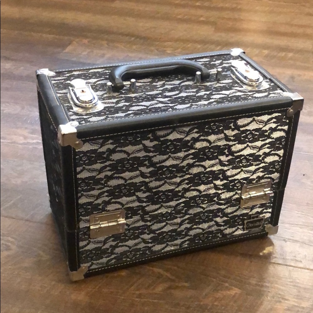 Caboodles MakeUp Box